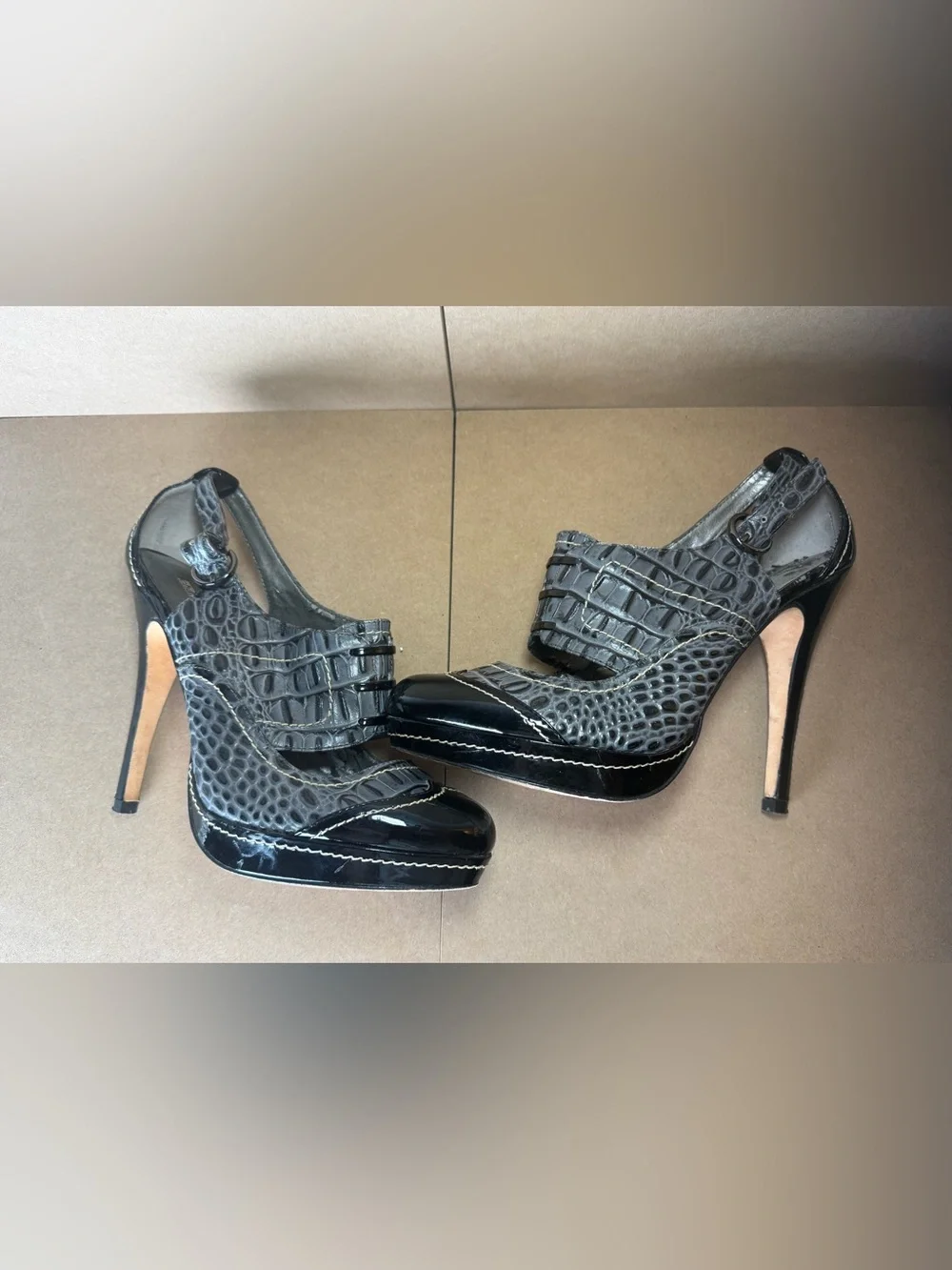 Charles David Vintage Crocodile Embossed Leather Black Gray Heels Size 9